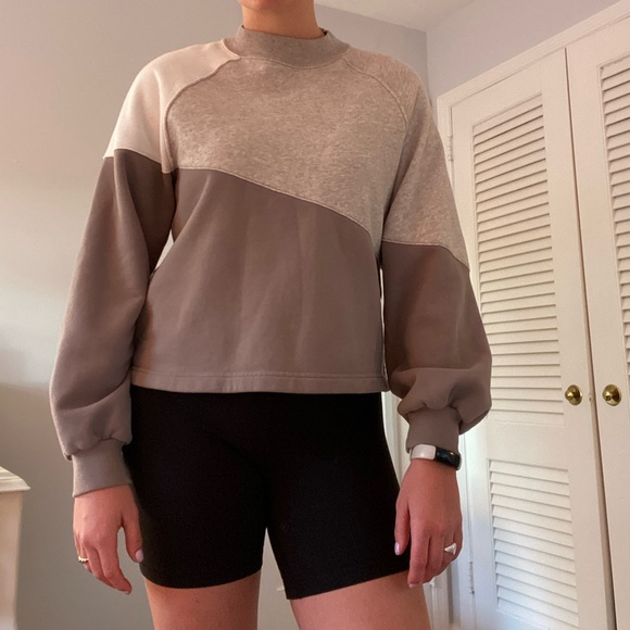 Abercrombie and Fitch crew neck sweatshirt in neutral tones — brown, grey, white - Picture 4 of 5